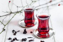 Tè Hollyhock in bicchieri da tè — Foto stock