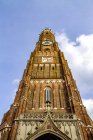 Deutschland, Bayern, Landshut, Tiefansicht der St.-Martin-Kirche — Stockfoto