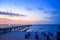 Germany, Mecklenburg-Western Pomerania, Baltic sea seaside resort Kuehlungsborn at sunset — Stock Photo
