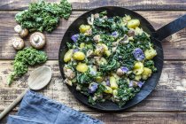 Pan of kale, potatoes and champignons — Stock Photo