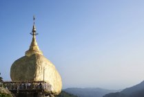 Myanmar, kyaikto, kyaiktiyo Pagode auf dem goldenen Felsen — Stockfoto