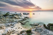 Grèce, Macédoine, Chalcidique, Sarti, Orange Beach au coucher du soleil — Photo de stock