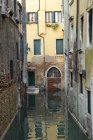Італія, Венеція, будинки та канал — стокове фото