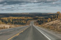 Canada, Colombie-Britannique, Rocheuses du Nord, route de l'Alaska à l'automne — Photo de stock