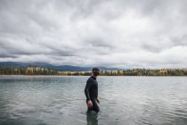 Canada, Columbia Britannica, immersioni uomo nel lago Boya — Foto stock