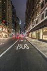 USA, New York, Manhattan, traffico in strada di notte — Foto stock