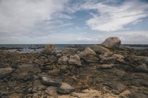 Франция, Бретань, Ландеда, Дюны Сент-Маргарита, скалы на побережье — стоковое фото