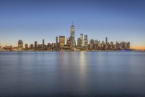 США, Нью-Йорк, Манхеттен, Нью-Джерсі, міський пейзаж і набережна — стокове фото
