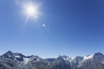Áustria, High Tauern National Park, picos do Grupo Glockner contra o sol — Fotografia de Stock