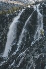 Канада, Британская Колумбия, водопад днем — стоковое фото