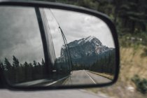 Canada, Alberta, Banff National Park, Rocky Mountains, Icefields Parkway, mirrored in wing mirror — Stock Photo