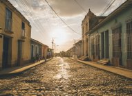 Cuba, Trinidad, gente in piedi per strada — Foto stock