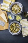 Whole-grain noodles with green pesto and olives — Stock Photo