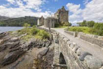 Великобритания, Шотландия, Дорни, Дюич, замок Эйлиан Донан — стоковое фото