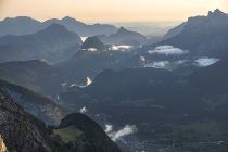 Áustria, Estado de Salzburgo, Loferer Steinberge, paisagem montanhosa ao entardecer — Fotografia de Stock