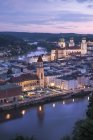 Alemanha, Baviera, Passau, vista da cidade à noite — Fotografia de Stock
