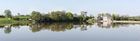 Reino Unido, Pembrokeshire, Carew Tidal Mill at Carew River — Fotografia de Stock