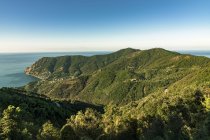 Италия, Лигурия, Чинке-Терре, побережье и Лигурийское море — стоковое фото