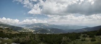 Велинград, панорамний вид з гори Ріла в Belmeken Dam — стокове фото
