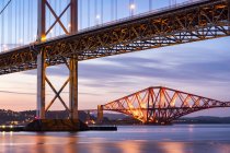 UK, Scotland, Fife, Edinburgh, Firth of Forth estuary, Forth Bridge and Forth Road Bridge at sunset — Stock Photo