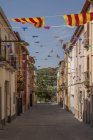 Spain, Catalonia, alley with Catalonian flags — Stock Photo