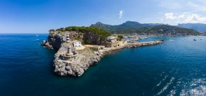España, Islas Baleares, Mallorca, Serra de Tramuntana, Port de Soller, vista panorámica - foto de stock