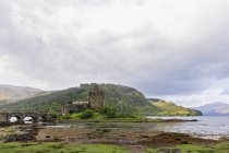 Regno Unito, Scozia, Dornie, Loch Duich, Eilean Donan Castle — Foto stock