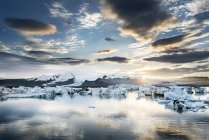 Iceland, South of Iceland, Joekulsarlon glacier lake, icebergs — Stock Photo