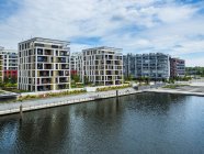 Германия, Гессен, Оффенбах, современная архитектура в гавани — стоковое фото