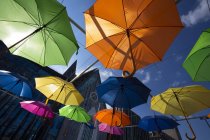 Germany, Leizig, installation with umbrellas in front of university buildings — Stock Photo