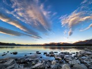 Nuova Zelanda, Isola del Sud, Regione di Canterbury, Lago Tekapo al tramonto — Foto stock