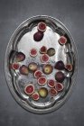 Fresh organic figs on silver tray — Stock Photo