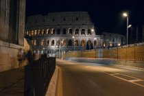 Itália, Roma, Coliseu à noite — Fotografia de Stock
