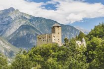 Austria, Tirol, Landeck Castle durante el día - foto de stock