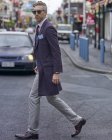 Retrato do blogueiro de moda Steve Tilbrook andando na cidade — Fotografia de Stock