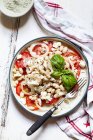 White bean and tomato salad with onions and feta — Stock Photo