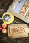 Primo piano della preparazione della torta di mele — Foto stock