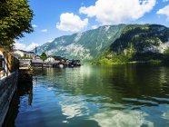 Австрия, Мюнхен, Озеро Халл с Халлом — стоковое фото