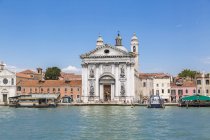 Italy, Venice, Church Santa Maria della Salute seen from the lagoon — Stock Photo