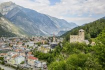 Austria, Tirol, Landeck con Landeck Castle - foto de stock
