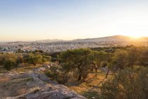 Griechenland, Athen, Blick auf die Stadt bei Sonnenuntergang — Stockfoto