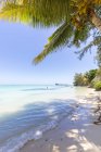 Mauritius, Riviere du Rempart, Cap Malheureux, palm beach and boats — Stock Photo