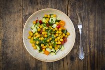 Chick pea salad with curcuma, roasted chick pea, cucumber, tomato and parsley — Stock Photo