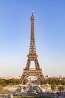 France, Paris, Eiffel Tower, Pont d 'lena, Place de Varsovie — стоковое фото