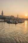 Alemania, Hamburgo, Puerto interior por la mañana - foto de stock