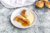 Buchteln with apricot jam, oven-baked yeast dumplings — Stock Photo