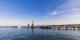Германия, Констанция, вид на вход в порт с маяком и Мбаппе — стоковое фото