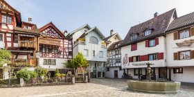 Suiza, Thurgau, Arbon, Ciudad vieja, Plaza del mercado de pescado, casas históricas - foto de stock
