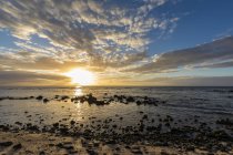 Mauritius, Westküste, Indischer Ozean, Strand von trou aux biches, Sonnenuntergang — Stockfoto