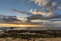 Маврикий, Западное побережье, Индийский океан, закат — стоковое фото